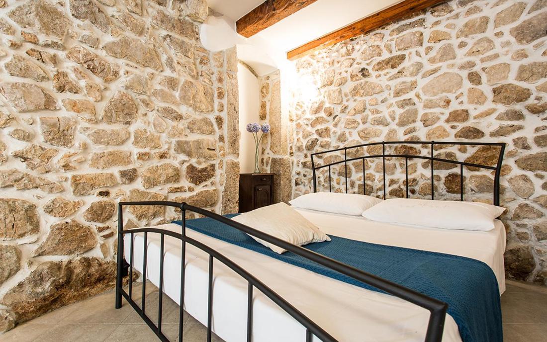 Apartment & Room Antonio Vrbnik Dış mekan fotoğraf