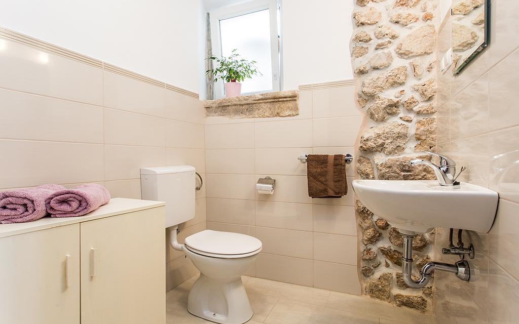 Apartment & Room Antonio Vrbnik Dış mekan fotoğraf