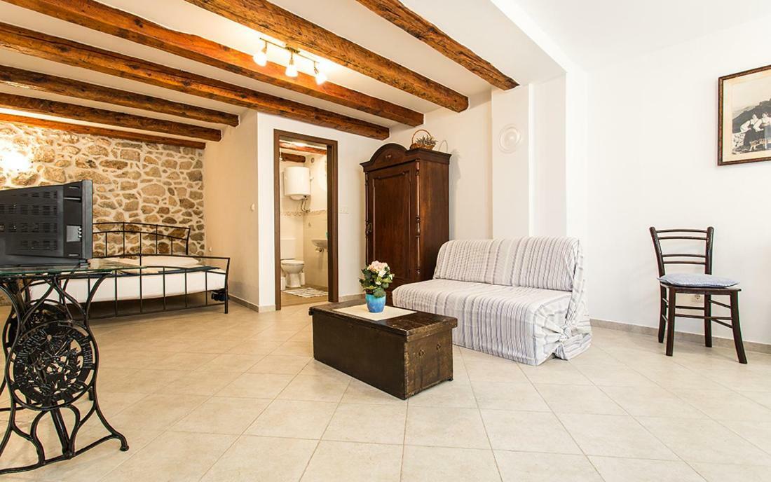 Apartment & Room Antonio Vrbnik Dış mekan fotoğraf