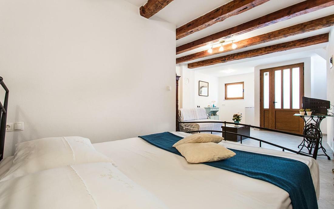 Apartment & Room Antonio Vrbnik Dış mekan fotoğraf